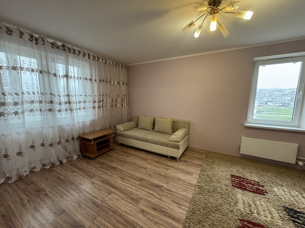 
   Продам 2-комнатную, 57 м², Ленина ул, 192

. Фото 2.