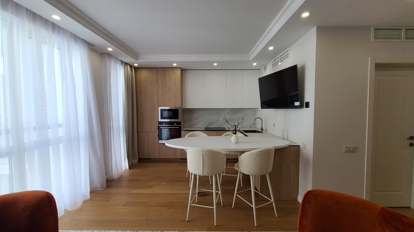 
   Продам 1-комнатный апартамент, 54 м², Толстого ул, 27

. Фото 2.