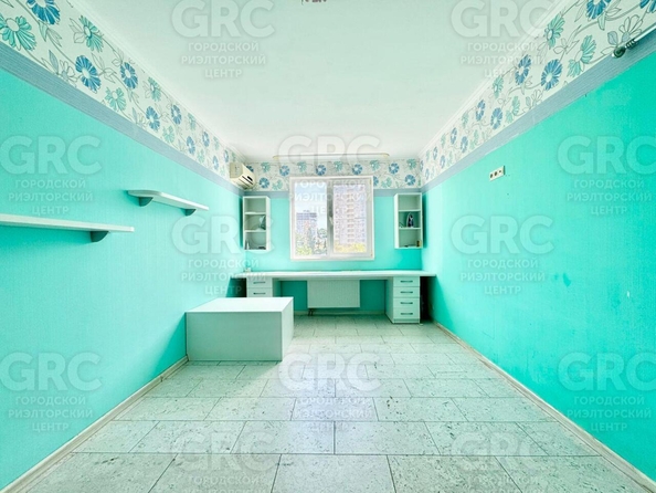 
  Продается 3-комн. квартира, 71.8 м², Туапсинская ул, д. 2Б
. Фото 10.