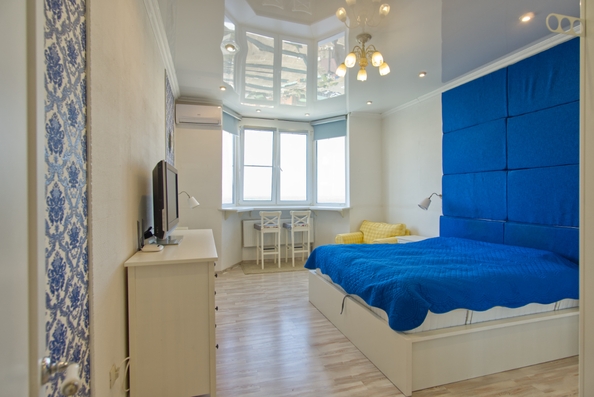 
   Продам 1-комнатную, 62 м², Рождественская Набережная ул, 2

. Фото 1.