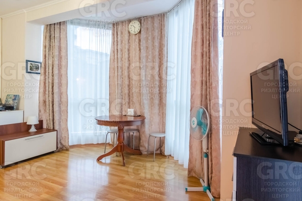 
   Продам 1-комнатную, 35 м², Виноградная ул, 224/1

. Фото 1.