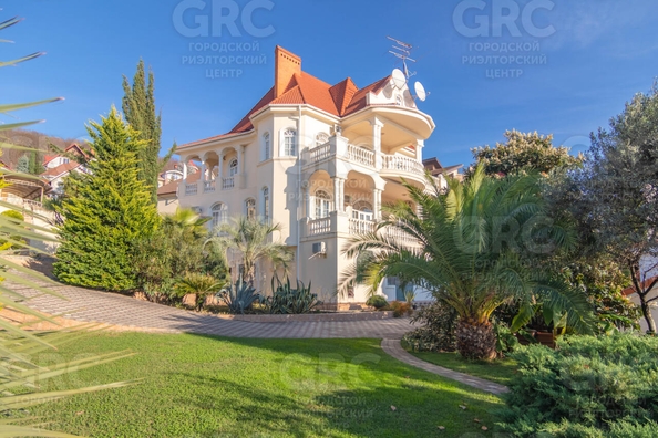 
   Продам дом, 400 м², Сочи

. Фото 1.