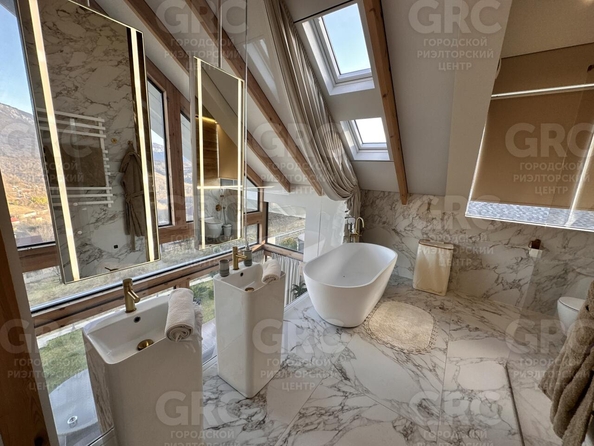 
   Продам дом, 300 м², Сочи

. Фото 13.