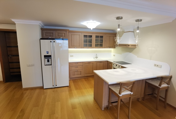 
  Продается 1-комн. квартира, 76 м², Революции пр-кт, д. 3
. Фото 4.