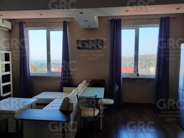 
  Продается 1-комн. квартира, 47 м², Вишневая ул, д. 35
. Фото 2.