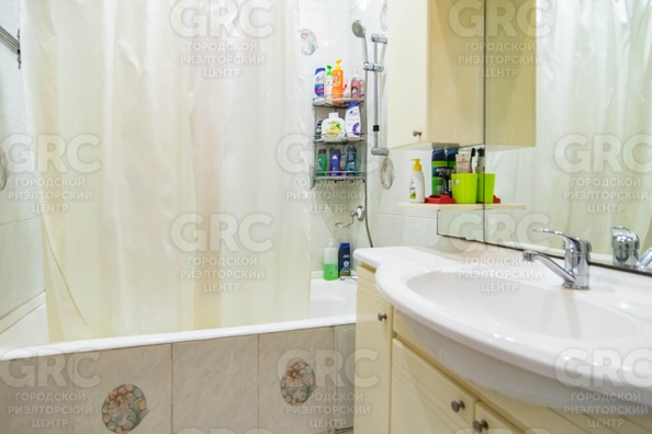 
   Продам 2-комнатную, 54 м², Гагарина ул, 48

. Фото 19.