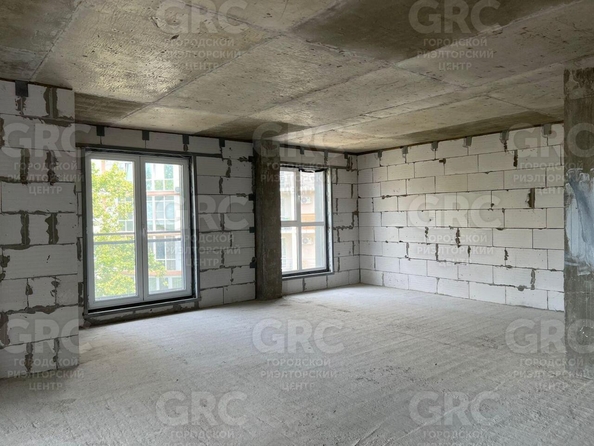 
  Продается 3-комн. квартира, 97 м², Туапсинская ул, д. 10
. Фото 8.