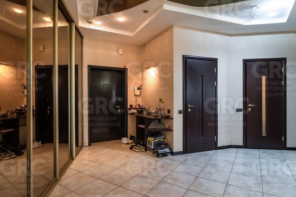 
  Продается 4-комн. квартира, 118.5 м², Виноградная ул, д. 15/1
. Фото 2.