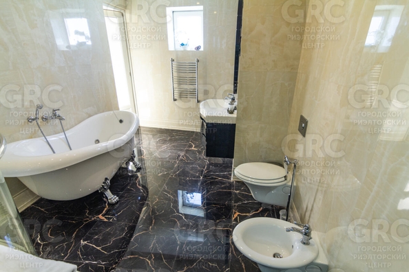 
  Продается 3-комн. квартира, 156 м², Учительская ул, д. 18а
. Фото 4.