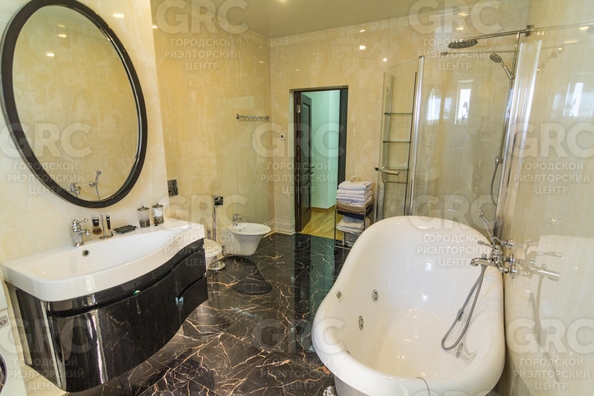 
  Продается 3-комн. квартира, 156 м², Учительская ул, д. 18а
. Фото 5.