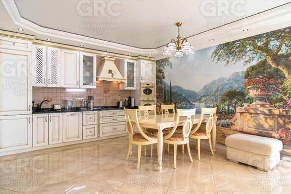 
  Продается 4-комн. квартира, 140 м², Ленина ул, д. 219/35
. Фото 1.