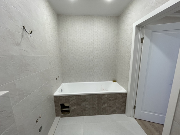
  Продается 2-комн. квартира, 62 м², Омелькова ул, д. 93
. Фото 8.