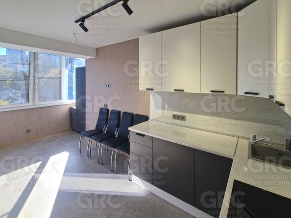 
  Продается 1-комн. квартира, 32 м², Амбровая ул, д. 10
. Фото 2.