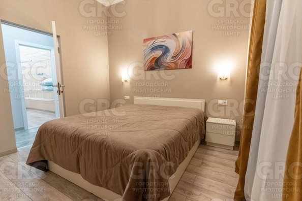 
  Продается 4-комн. квартира, 200 м², Виноградная ул, д. 36
. Фото 3.