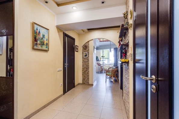 
  Продается 2-комн. квартира, 83 м², Лазурная ул, д. 18
. Фото 24.