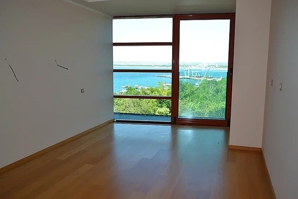
  Продается 2-комн. квартира, 93 м², Революции пр-кт, д. 3
. Фото 1.