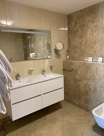 
  Продается 3-комн. квартира, 107 м², Революции пр-кт, д. 3
. Фото 7.
