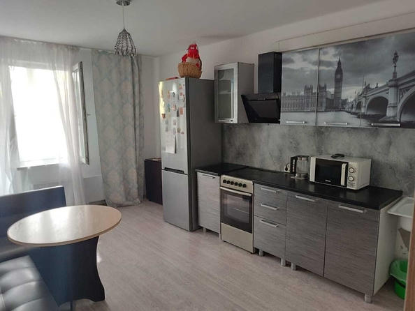 
  Продается 2-комн. квартира, 72 м², Ленина ул, д. 233
. Фото 2.