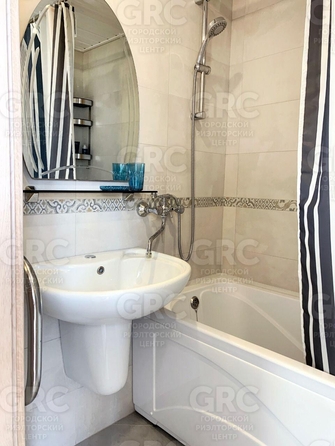 
  Продается 2-комн. квартира, 64 м², Санаторная ул, д. 55
. Фото 9.