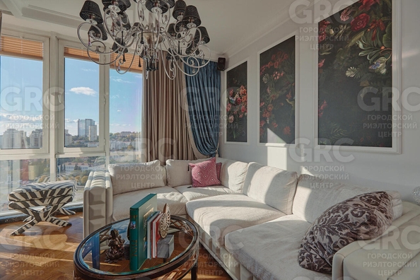 
  Продается 4-комн. квартира, 140 м², Юных Ленинцев ул, д. 10
. Фото 1.