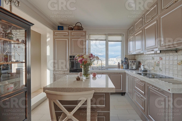 
  Продается 4-комн. квартира, 140 м², Юных Ленинцев ул, д. 10
. Фото 15.