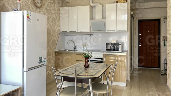 
  Продается 1-комн. квартира, 37.5 м², Полтавская ул, д. 21
. Фото 1.