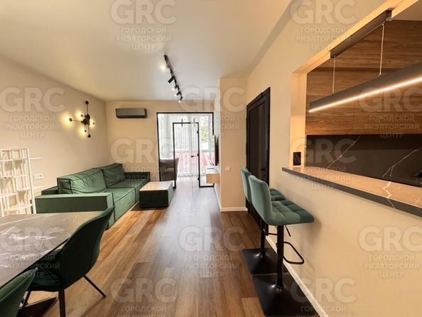 
  Продается 2-комн. квартира, 56 м², Туапсинская ул, д. 8
. Фото 4.