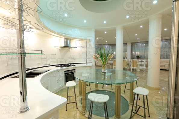 
  Продается дом 800 м². Фото 2.