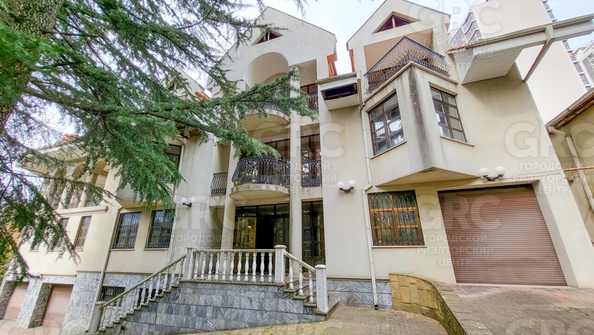 
  Продается дом 880 м². Фото 1.