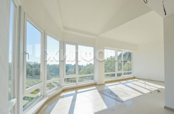 
  Продается 4-комн. квартира 193 м². Фото 1.