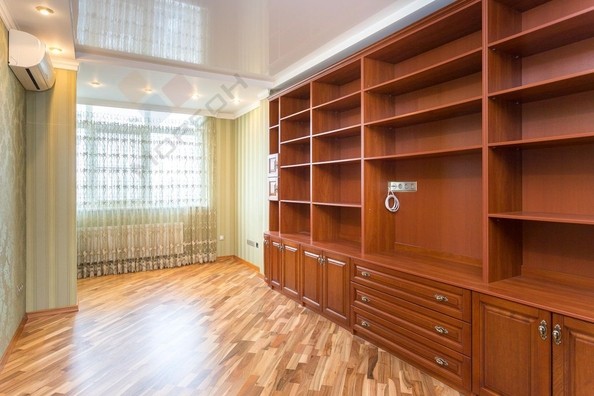 
   Продам 5-комнатную, 187.3 м², Достоевского ул, 84/1

. Фото 7.