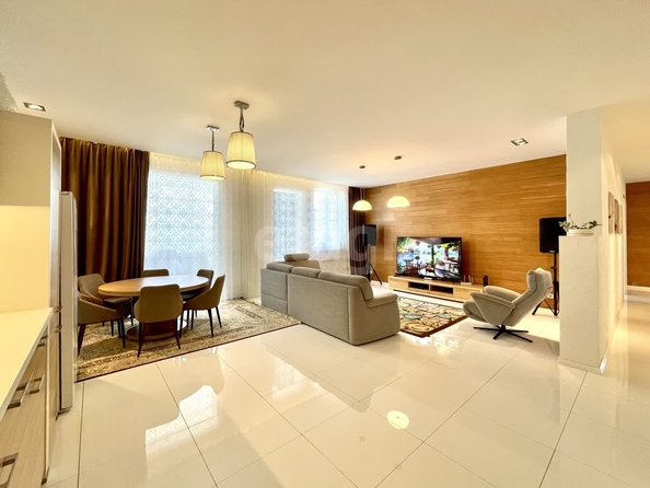 
  Продается 4-комн. квартира 154 м². Фото 1.