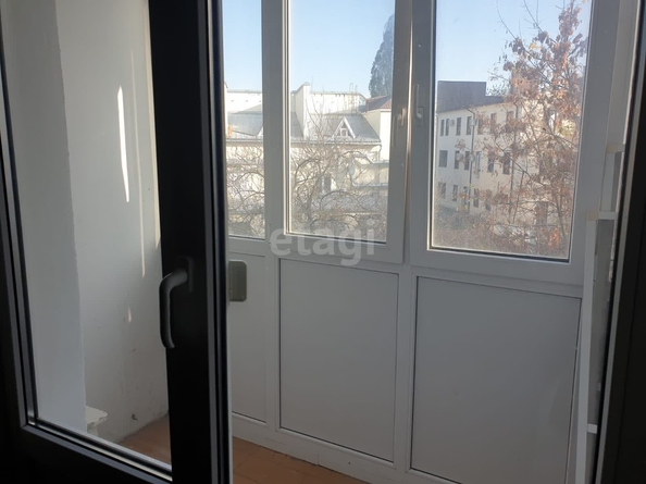 
   Продам 3-комнатную, 65 м², Доваторцев ул, 37/2

. Фото 3.
