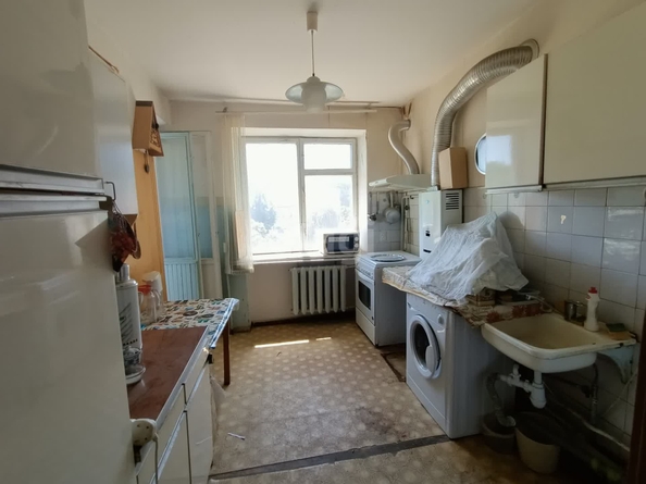 
   Продам 3-комнатную, 81 м², Дзержинского ул, 196

. Фото 2.