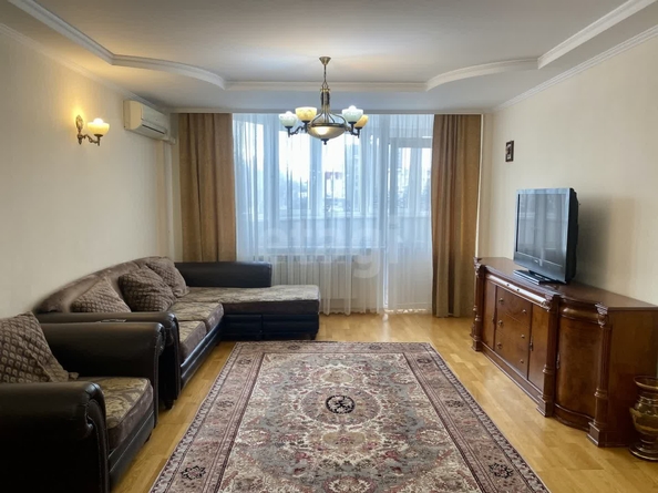 
   Продам 4-комнатную, 180 м², Ленина ул, 245

. Фото 1.