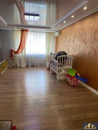 
  Продается 3-комн. квартира, 106 м², Октябрьская ул
. Фото 4.