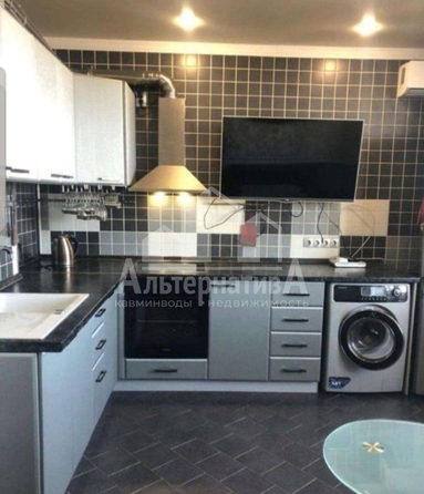 
  Продается 1-комн. квартира, 48 м², Октябрьская ул
. Фото 2.