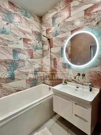 
  Продается 1-комн. квартира, 54 м², Жмакина ул
. Фото 4.