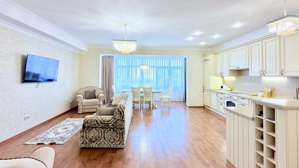 
  Продается 2-комн. квартира 131 м². Фото 1.