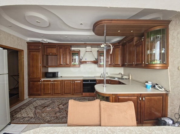 
  Продается 4-комн. квартира 181.9 м². Фото 1.