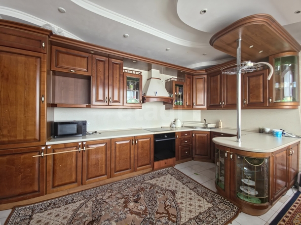 
  Продается 4-комн. квартира 181.9 м². Фото 2.