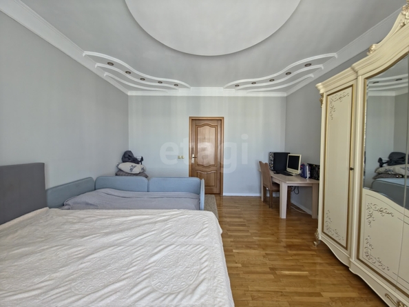 
  Продается 4-комн. квартира 181.9 м². Фото 24.