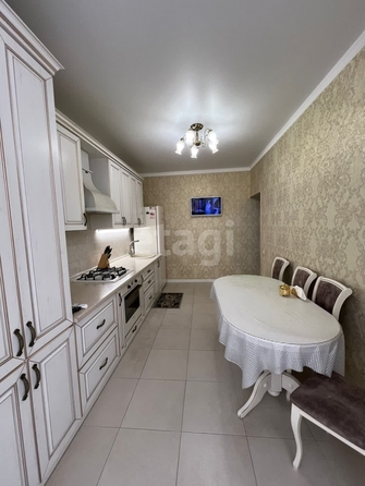 
   Продам 2-комнатную, 54 м², Ленина ул, 201

. Фото 3.