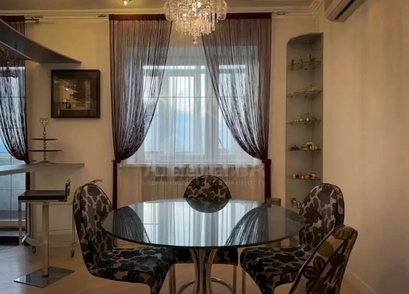 
  Продается 3-комн. квартира 200 м². Фото 1.