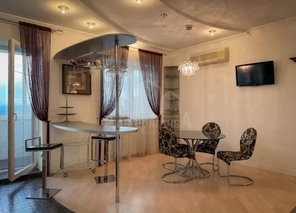 
  Продается 3-комн. квартира 200 м². Фото 9.