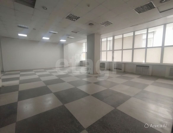 
  Сдается торговая площадь 210 м². Фото 1.
