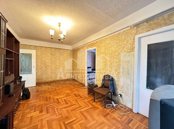 
   Продам 3-комнатную, 49.6 м², Цандера проезд

. Фото 2.