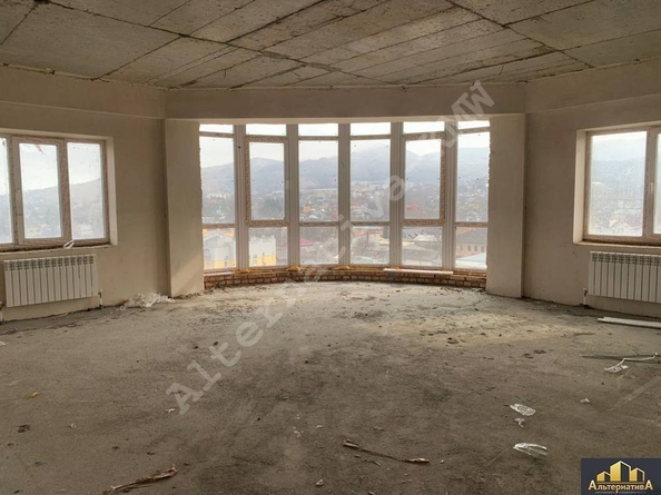 
   Продам 3-комнатную, 151.4 м², 8 Марта ул

. Фото 4.