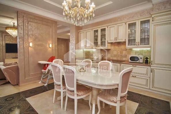 
  Продается 4-комн. квартира 200 м². Фото 1.