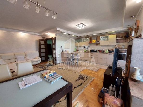 
  Продается 3-комн. квартира, 99.4 м², 8 Марта ул
. Фото 5.